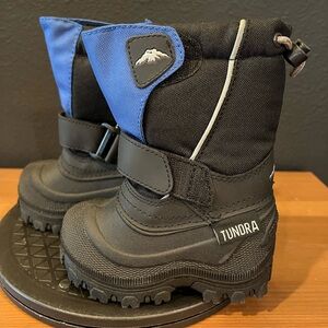 Tundra Toddler Black And Blue Hook And Loop Lined Winter Snow Boots Size 5 Wide